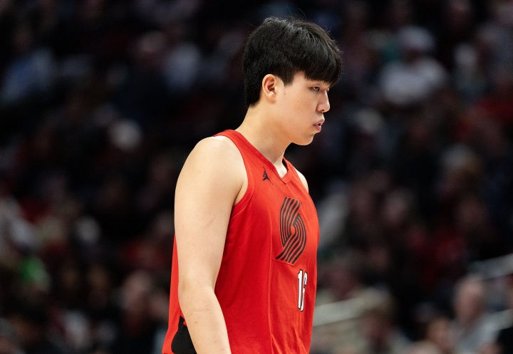 b体育网页版-给机会你得把握住啊！杨瀚森半场1中0没有得分 拿到3板 正负值-11